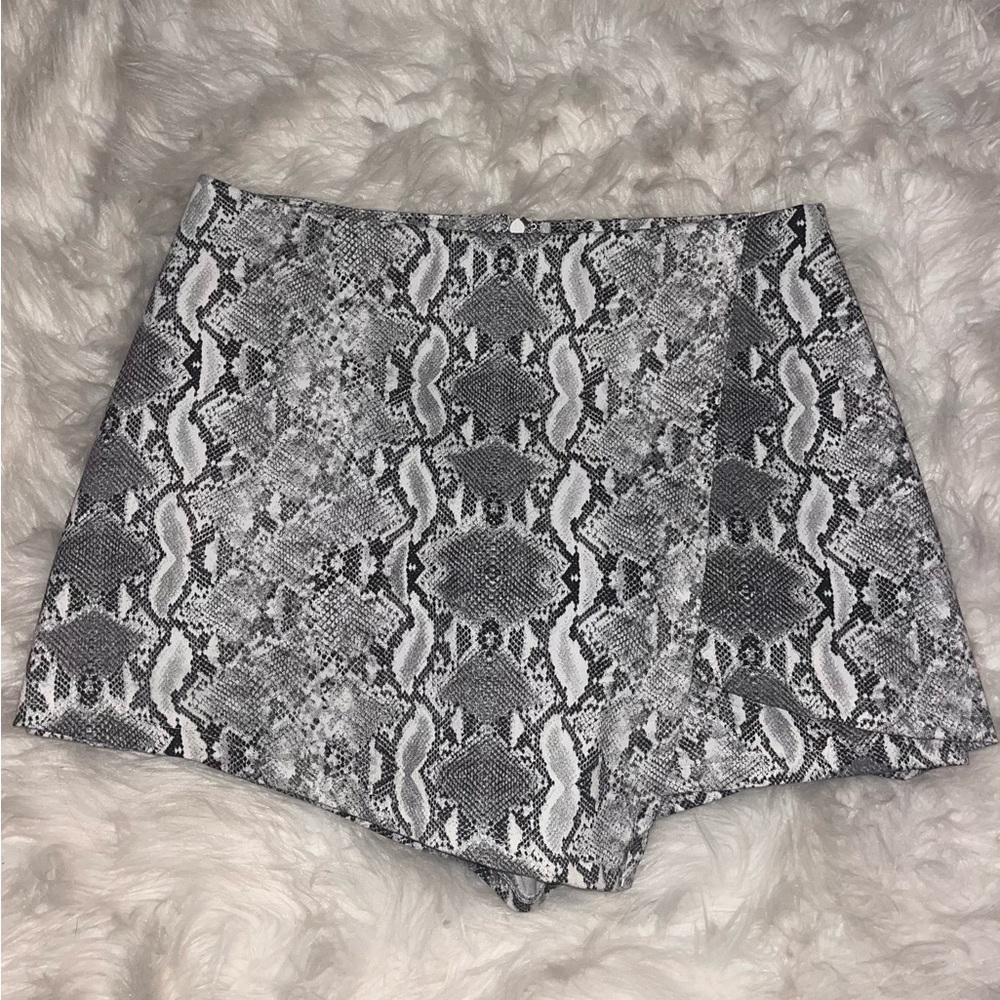 She + Sky Snakeskin Envelope Skirt - Small